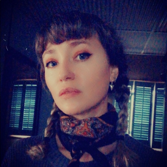 Meet the Posher Other - Meet your Posher, Annabelle